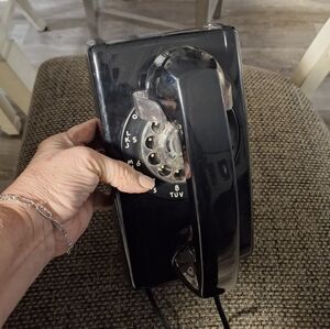 Retro Black Rotary Dial Telephone
